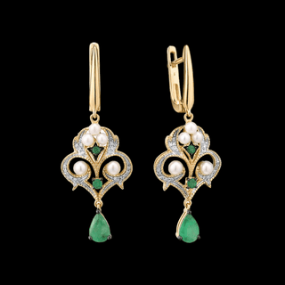 Stunning drop diamond and emerald pearl earrings 