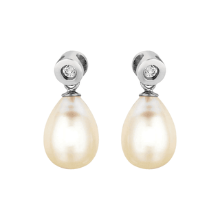 Pear- shaped Pearl Earrings 